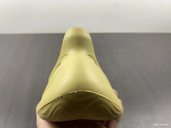 hype RNNR Yeezy Adidas Foam Sulfur GV6775 0524